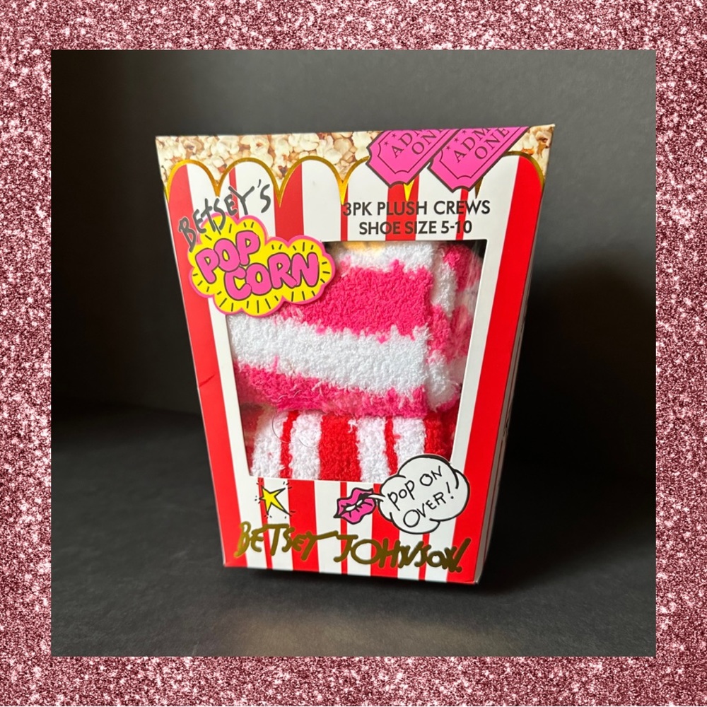 ♥️🍿♥️ Betsey Johnson 3 pack plushy fluffy crew socks in a popcorn box